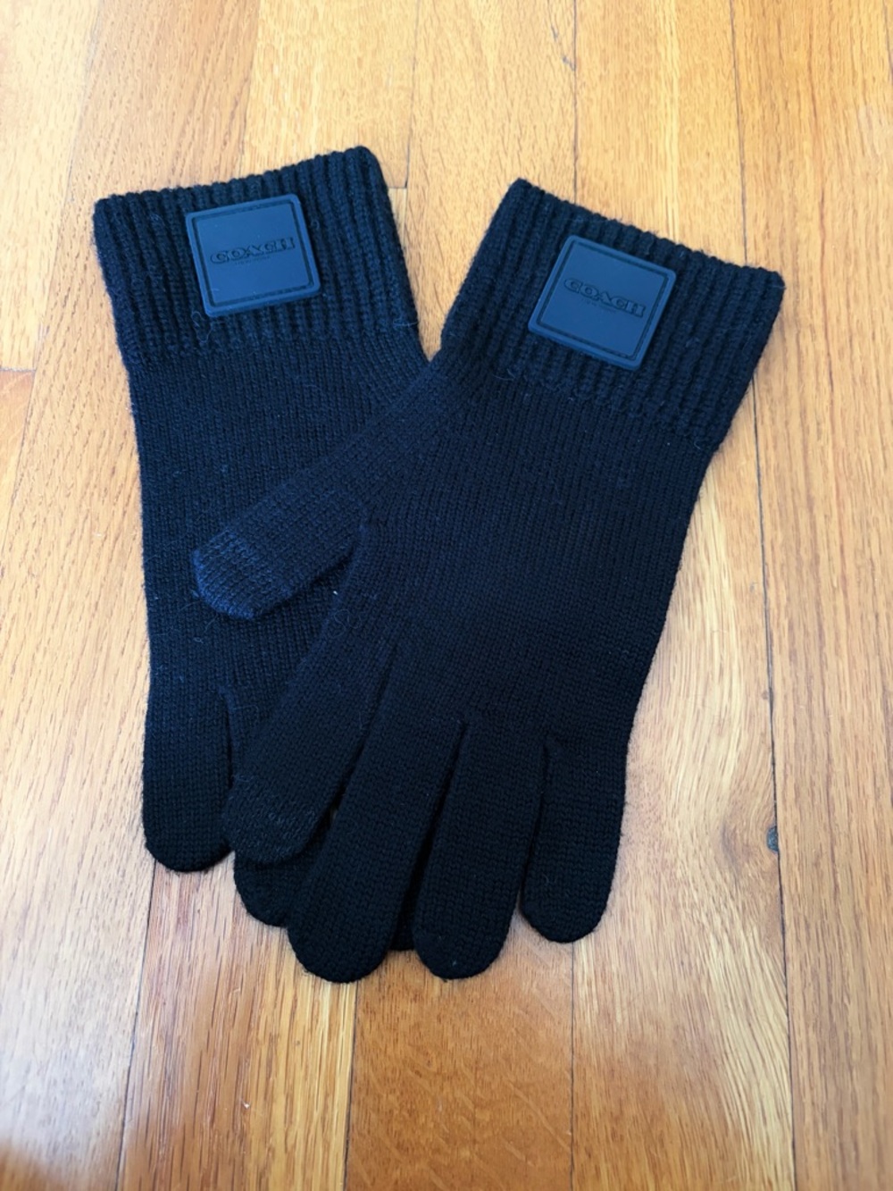 Coach Women’s Knit Logo Patch Gloves